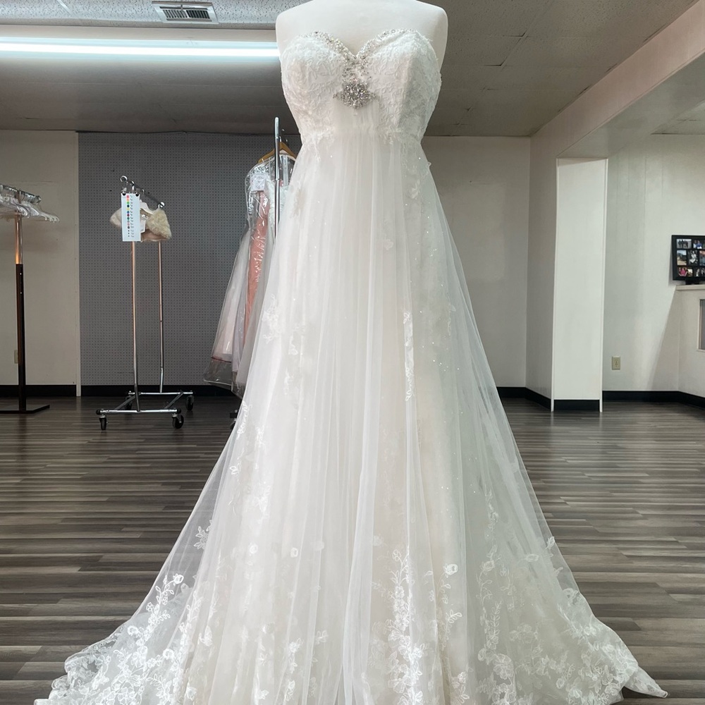 Strapless Ivory Lace Ball Gown Wedding Dress